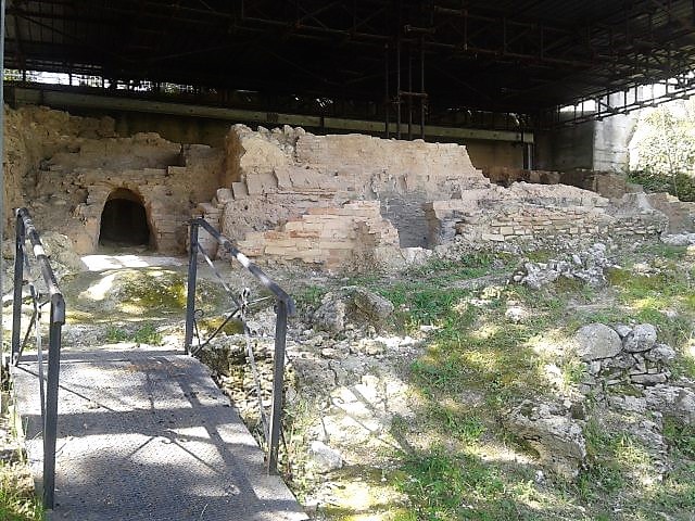 Le fornaci Romane di Eboli sono un complesso archeologico dell'antico Municipium romano di Eburum. E' costituito da tre fornaci di diverse dimensioni (piccola, media e grande)datate fra il II e IV secolo a.C. e rinvenute nel 1974 dall'archeologo francese Jean Maurin.